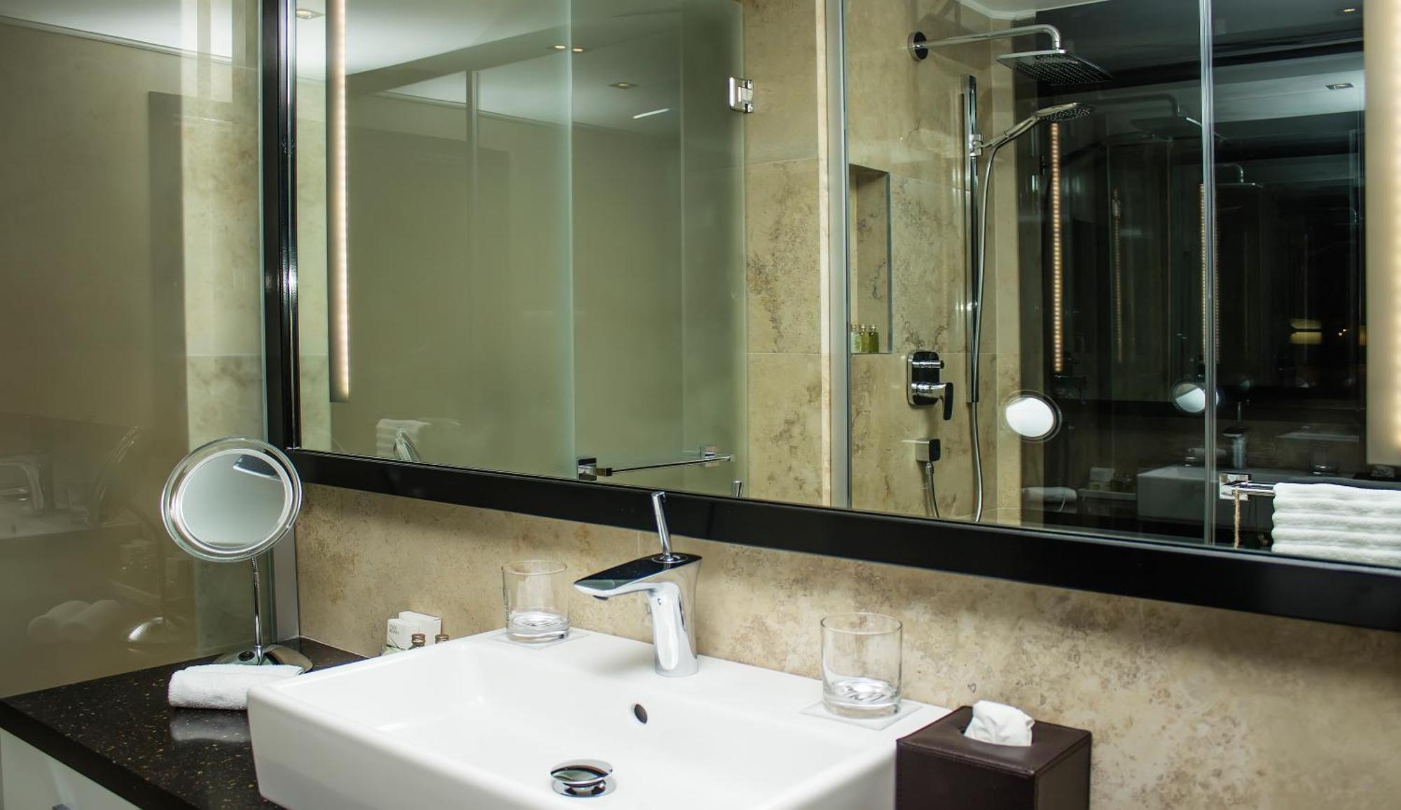 11 Mirrors Design Hotel Kyjev Pokoj fotografie