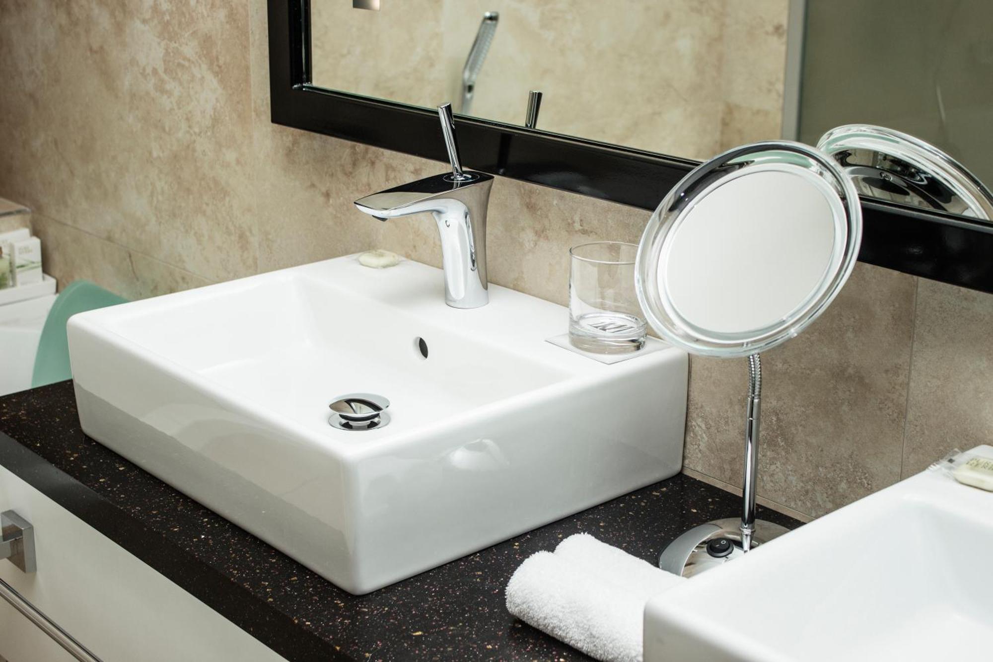 11 Mirrors Design Hotel Kyjev Pokoj fotografie